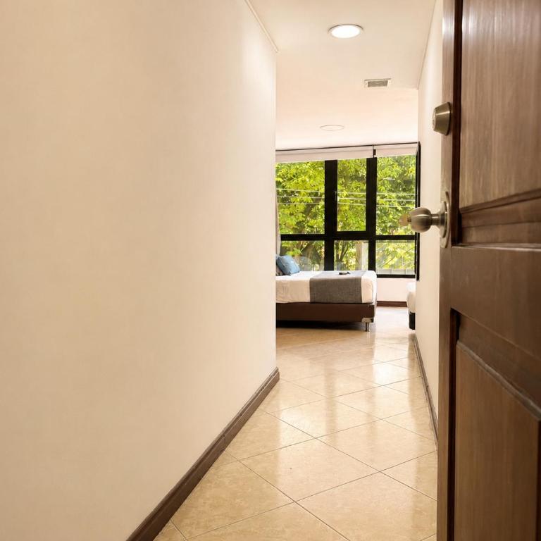 Hotel Laureles Palo Alto - Deluxe Triple Room - 10