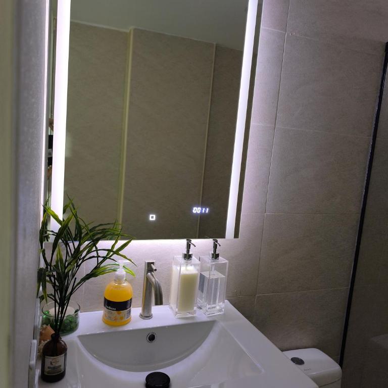 Summa Vita - Deluxe One-Bedroom Apartment with City View - 29