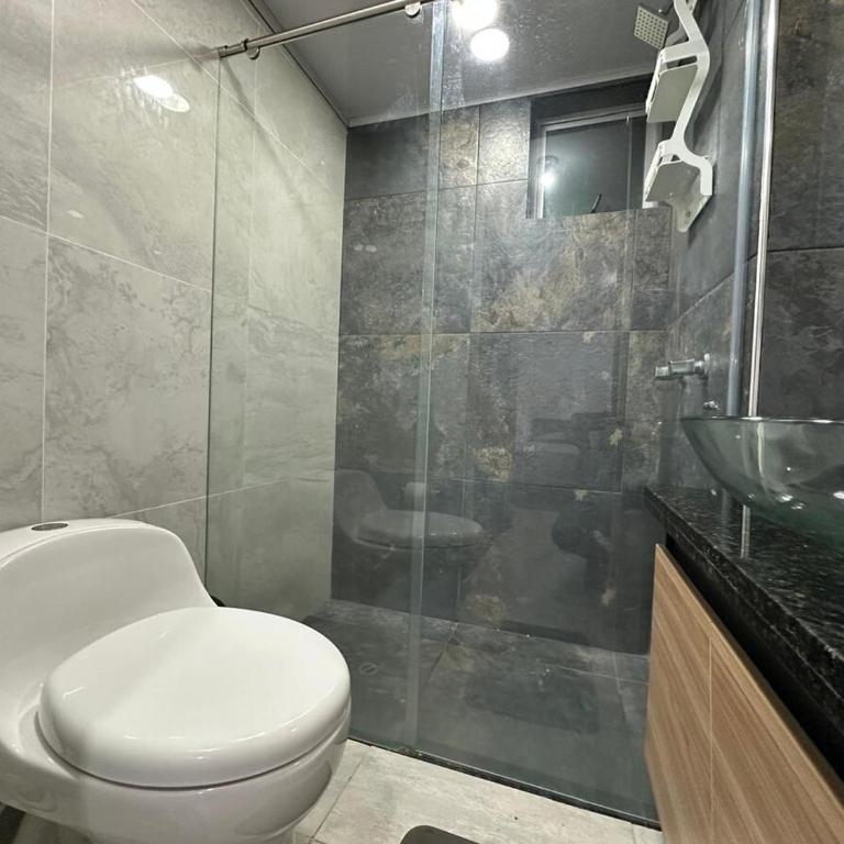 Lujoso Apartamento con Piscina y Aire ,Cerca Clínica Valle del Lili y Jardín Plaza - Two-Bedroom Apartment - 8