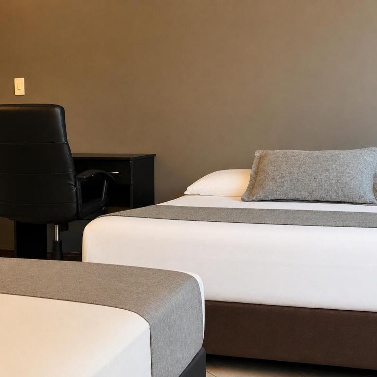 Hotel Laureles Palo Alto - Deluxe Triple Room - 17