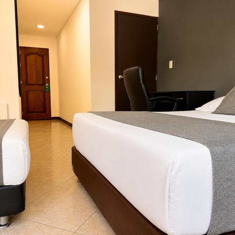Hotel Laureles Palo Alto - Deluxe Triple Room - 7