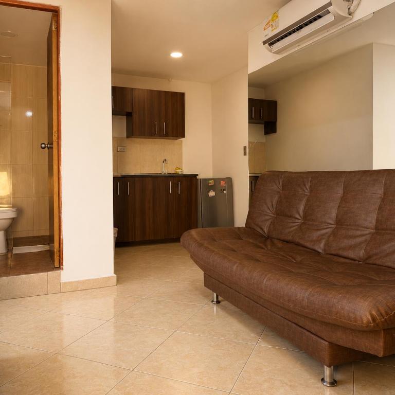 Hotel Laureles Palo Alto - Deluxe Quadruple Room - 6