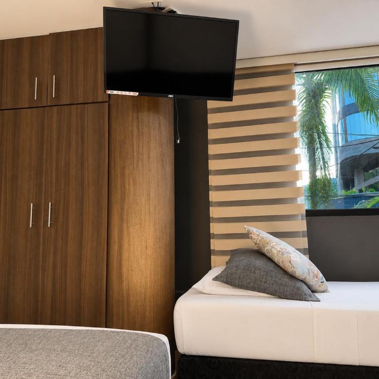 Hotel Laureles Palo Alto - Deluxe Quadruple Room - 5
