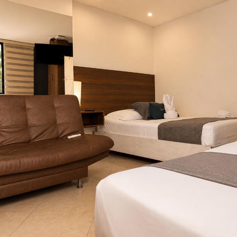 Hotel Laureles Palo Alto - Deluxe Quadruple Room - 4