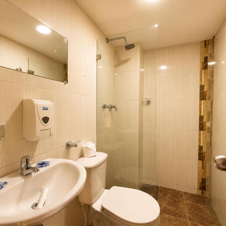 Hotel Laureles Palo Alto - Deluxe Quadruple Room - 3