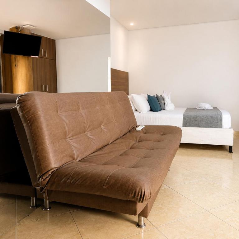 Hotel Laureles Palo Alto - Deluxe Quadruple Room - 1