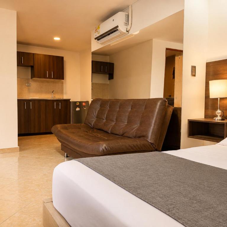 Hotel Laureles Palo Alto - Deluxe Quadruple Room - 2