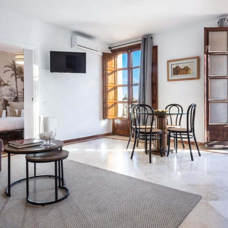 Avenida de la Constitucion by Home at Homes - Apartamento - 2