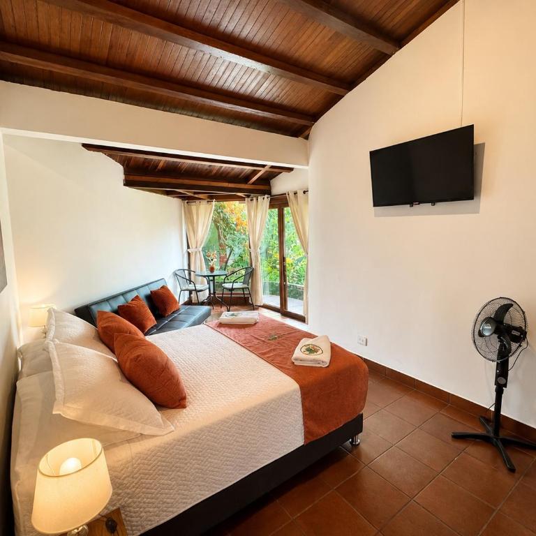 Colombia Verde - Rincon del Colibri - Six-Bedroom House - 56