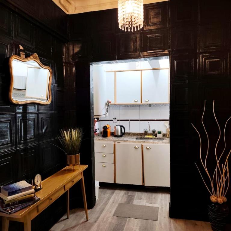 Peatonal y San Martín Galeria Historica Departamento - Three-Bedroom Apartment - 72