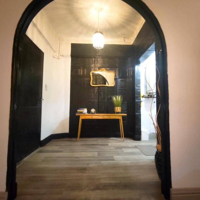 Peatonal y San Martín Galeria Historica Departamento - Three-Bedroom Apartment - 81