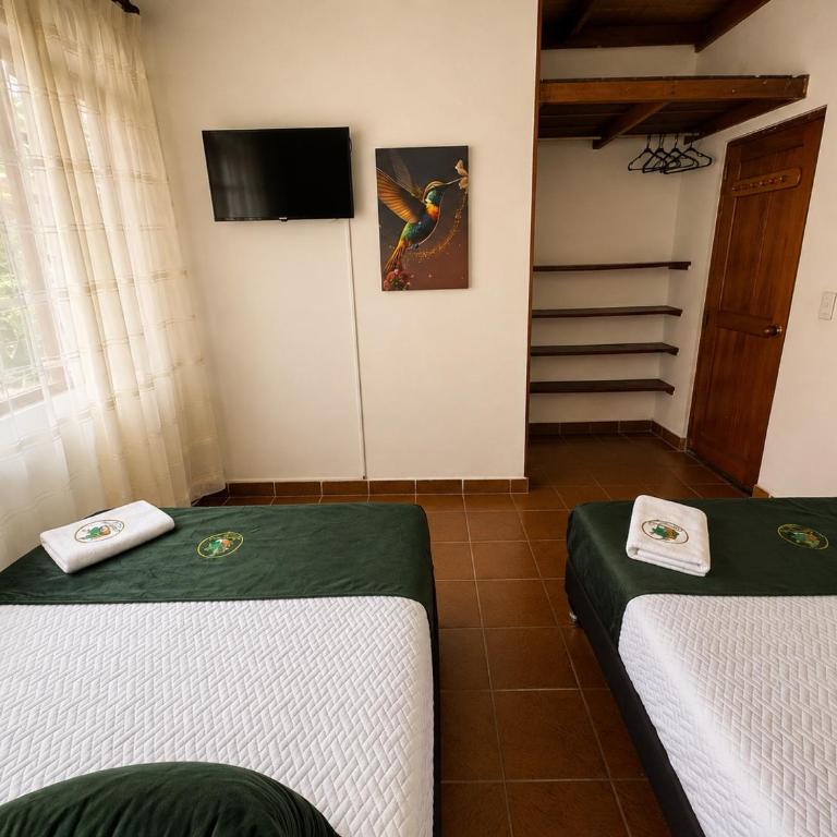El Remanso del Colibri - Six-Bedroom House - 33