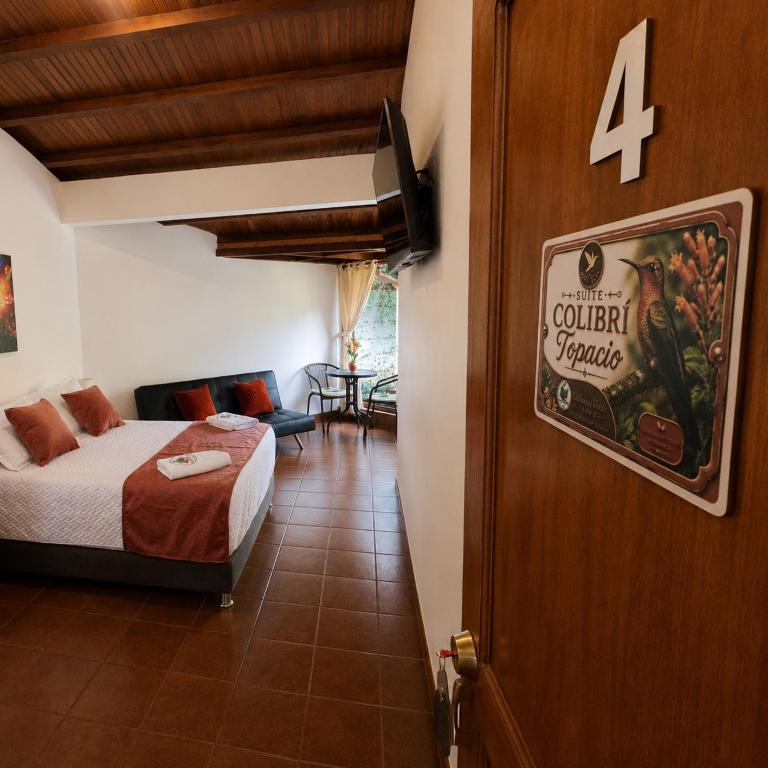 El Remanso del Colibri - Six-Bedroom House - 38