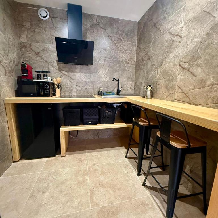 Studio de charme face à la cité - Appartement 1 Chambre - 2