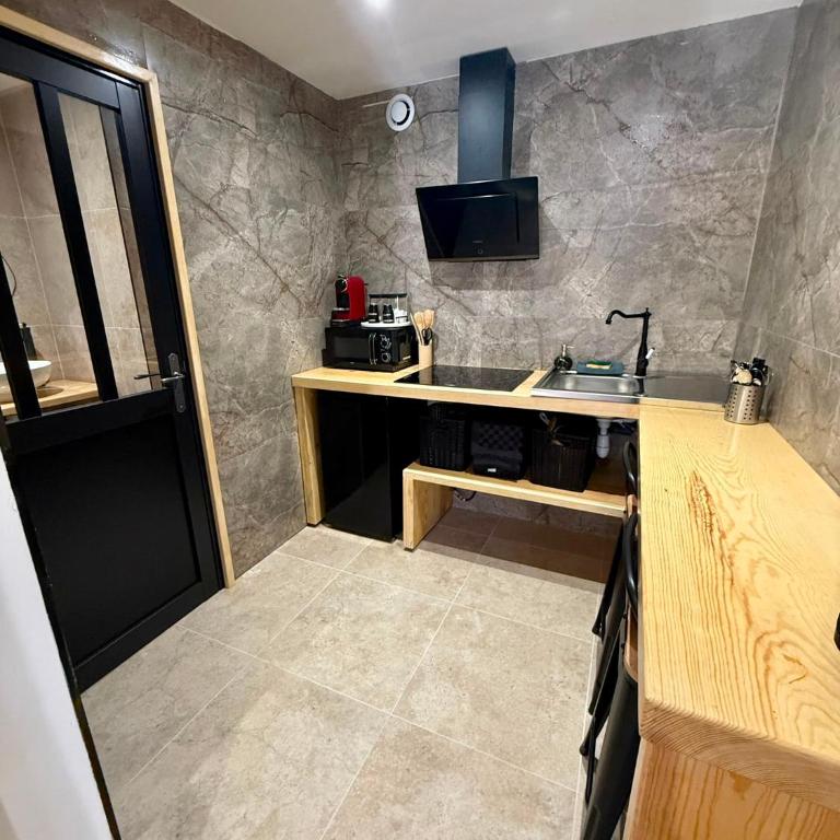 Studio de charme face à la cité - Appartement 1 Chambre - 8