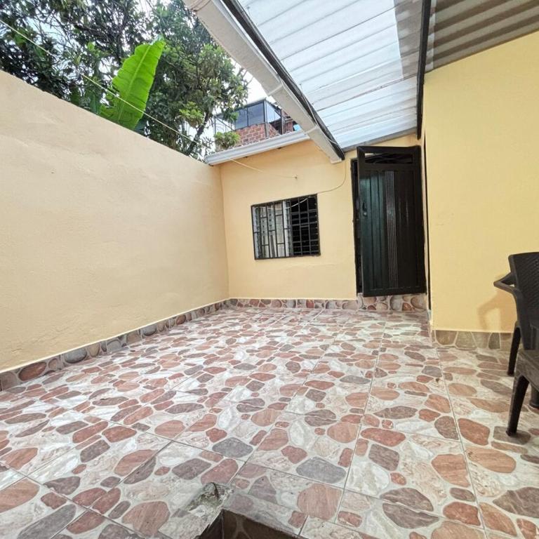 Tu sala exterior en el corazón de Bello - Two-Bedroom Apartment - 3