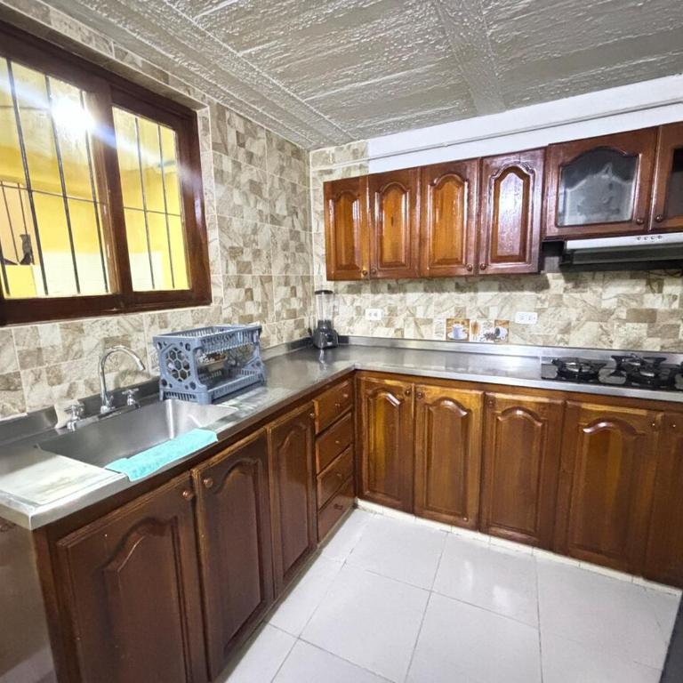Tu sala exterior en el corazón de Bello - Two-Bedroom Apartment - 11