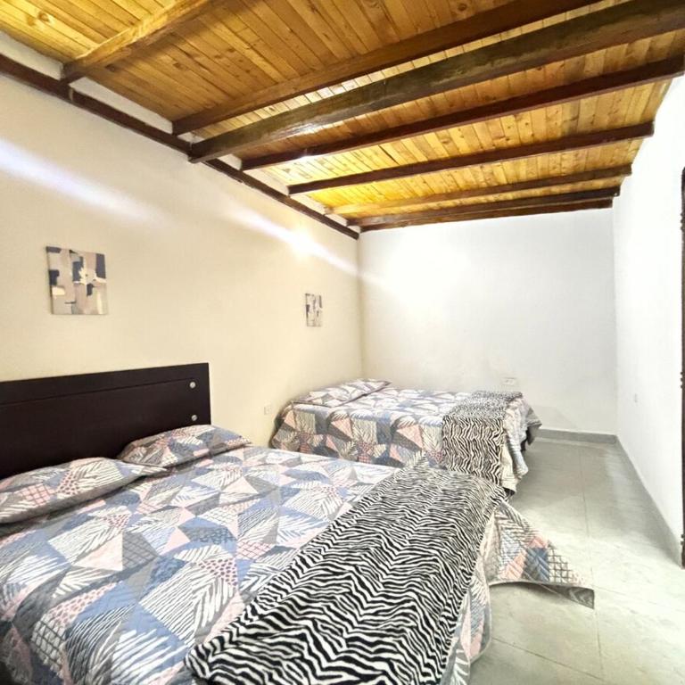 Tu sala exterior en el corazón de Bello - Two-Bedroom Apartment - 15