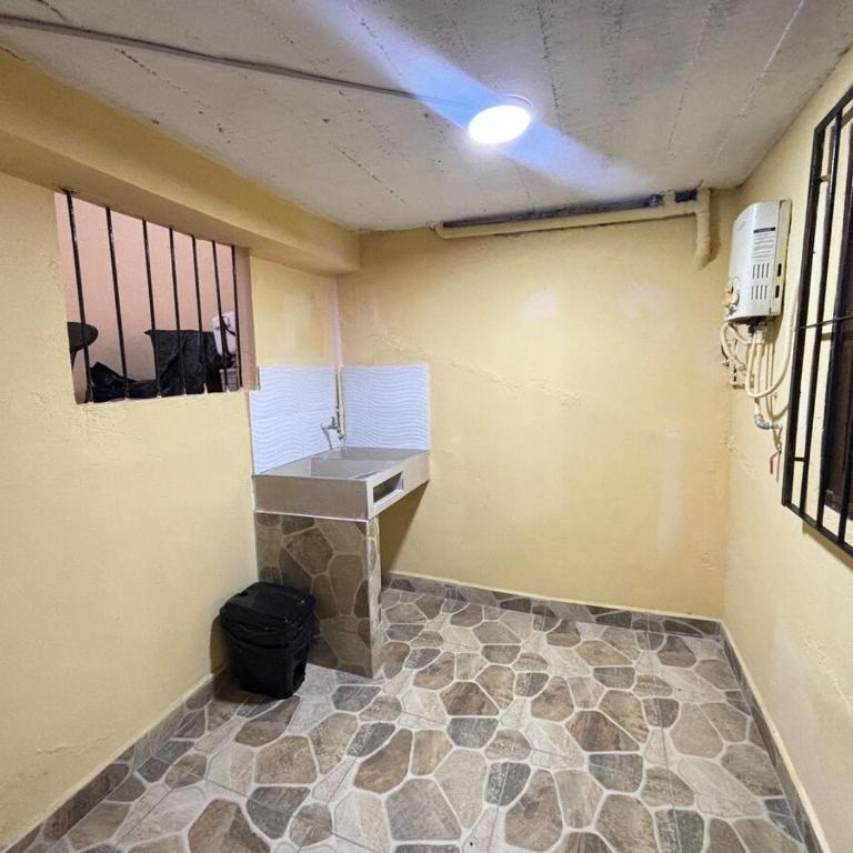 Tu sala exterior en el corazón de Bello - Two-Bedroom Apartment - 17