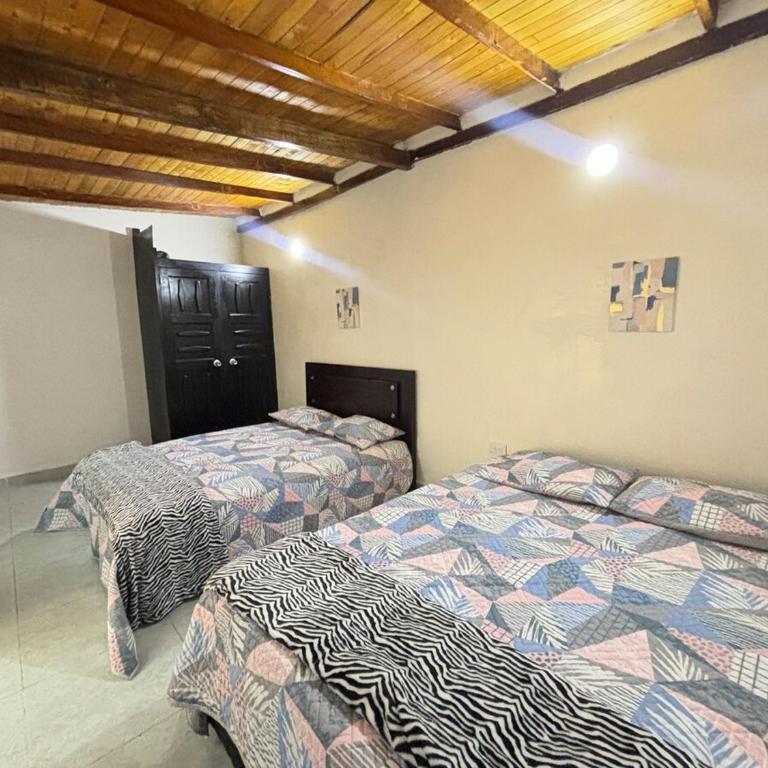 Tu sala exterior en el corazón de Bello - Two-Bedroom Apartment - 23