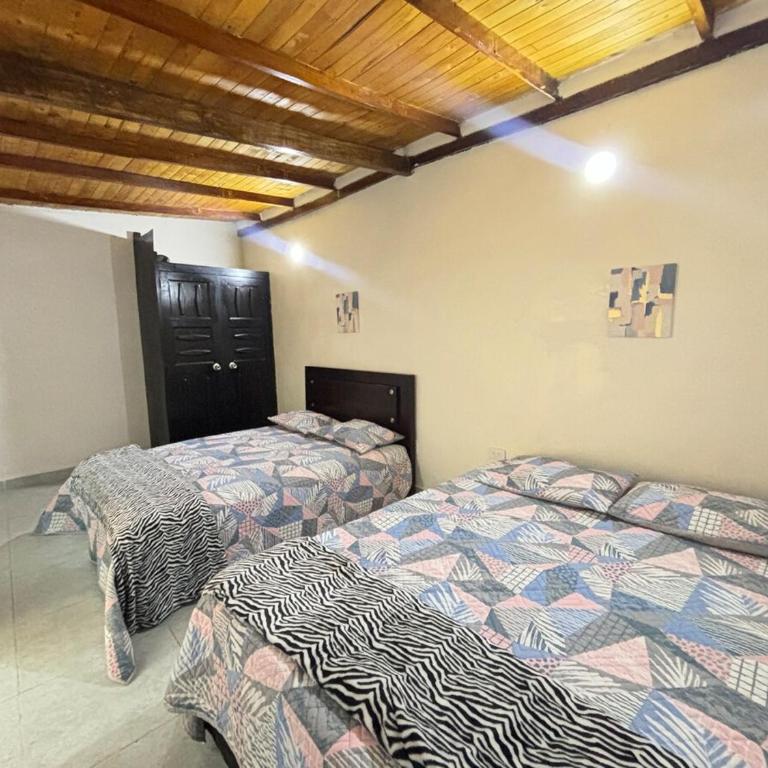 Tu sala exterior en el corazón de Bello - Two-Bedroom Apartment - 30