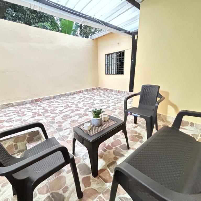 Tu sala exterior en el corazón de Bello - Two-Bedroom Apartment - 32