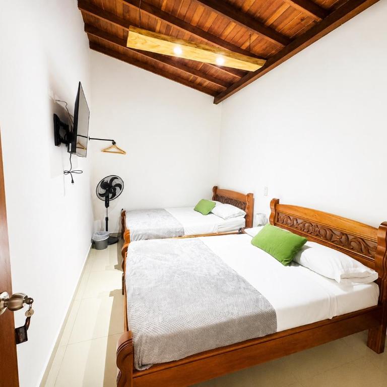 Hotel Jardin de Rosas - Habitación Cuádruple con baño privado - 1