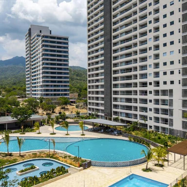 Luxury loft 17th flr with ocean view beach access! - One-Bedroom Apartment - 2