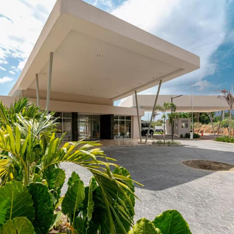 Luxury loft 17th flr with ocean view beach access! - One-Bedroom Apartment - 20