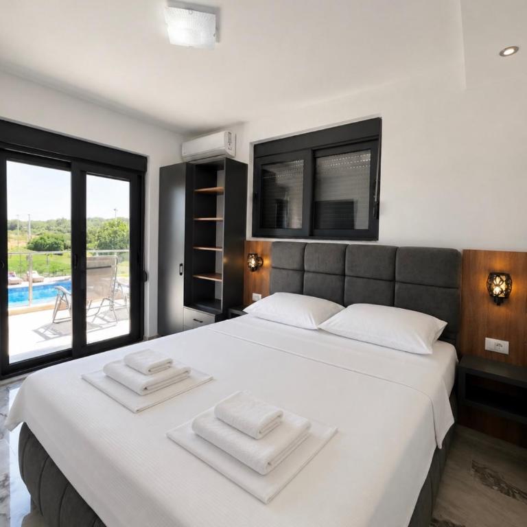 Riverside Apartments - Deluxe Villa - 6