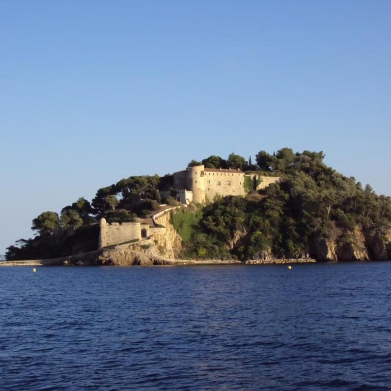 Au Levant, Maison de village de charme, vue mer - Maison 4 Chambres - 35