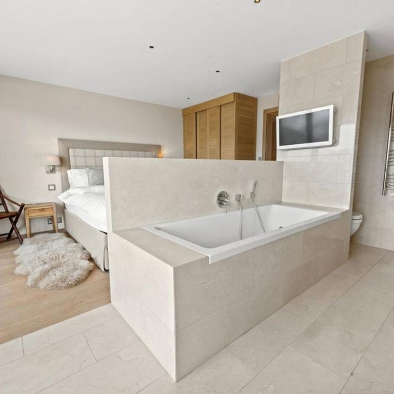 Chalet Des Étoiles, véritable ski-in ski-out - Chalet - 13