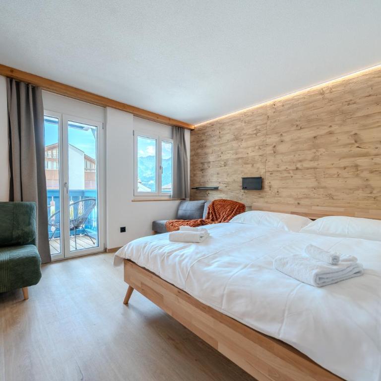 Freestyle Alpine Design-Studios - Pool, Parking & Balcony in Center Laax by BlueHills Vacations - Studio-Apartment mit Balkon - 11