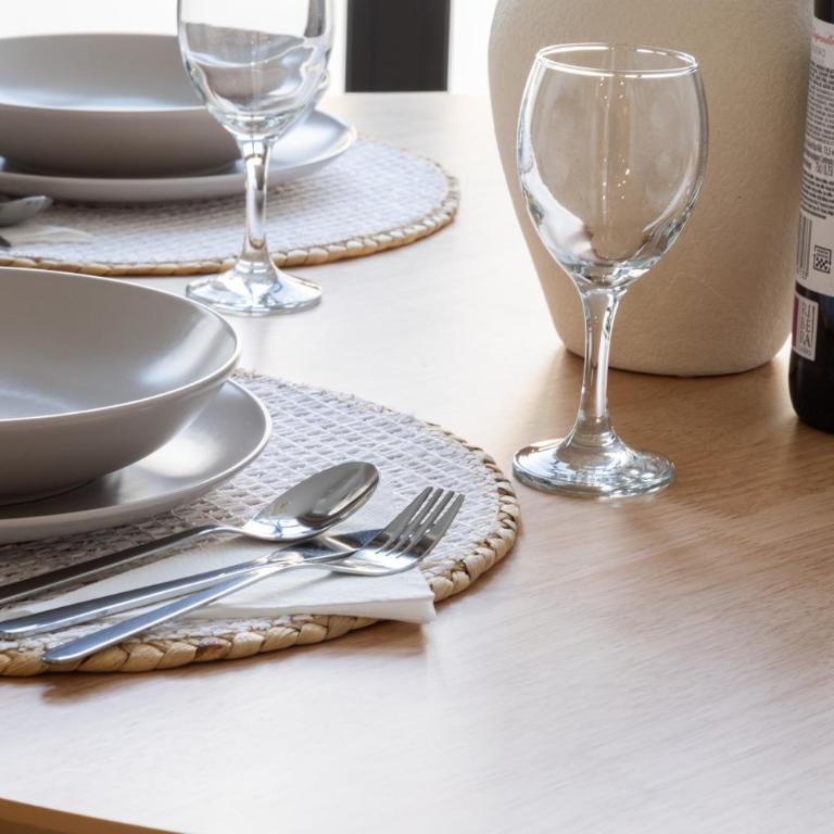 CASA FLORIT - The Urban Retreat Apartments AC & WiFi - Near City Centre - Suite-Apartment - 18