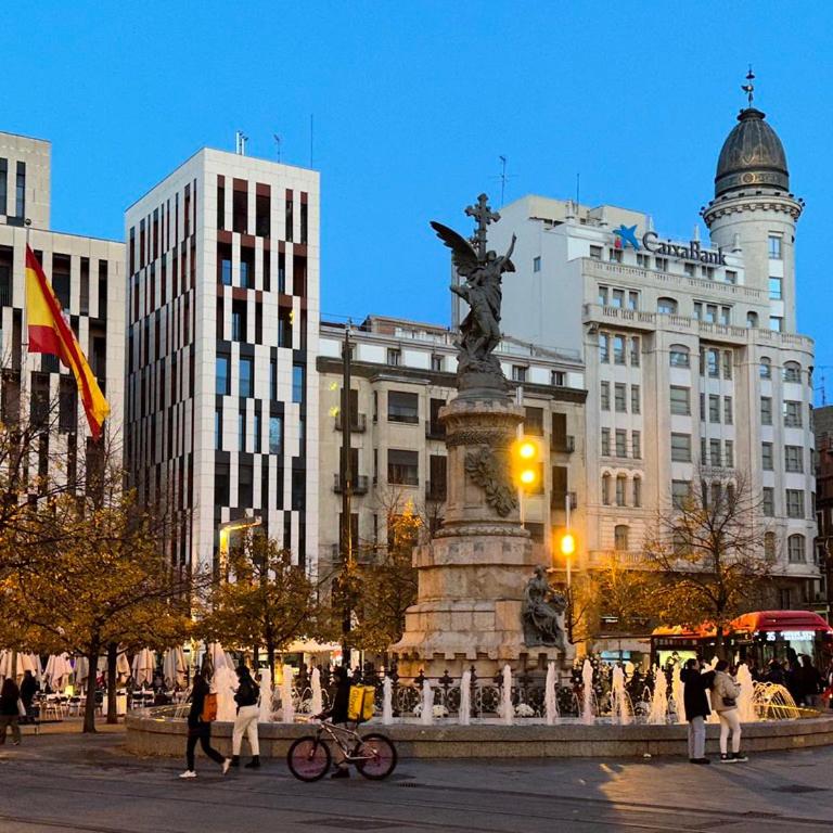 A estrenar y a 5 minutes de Plaza de Pilar y el Tubo Parking - Apartamento de 2 dormitorios con vistas a la ciudad - 9