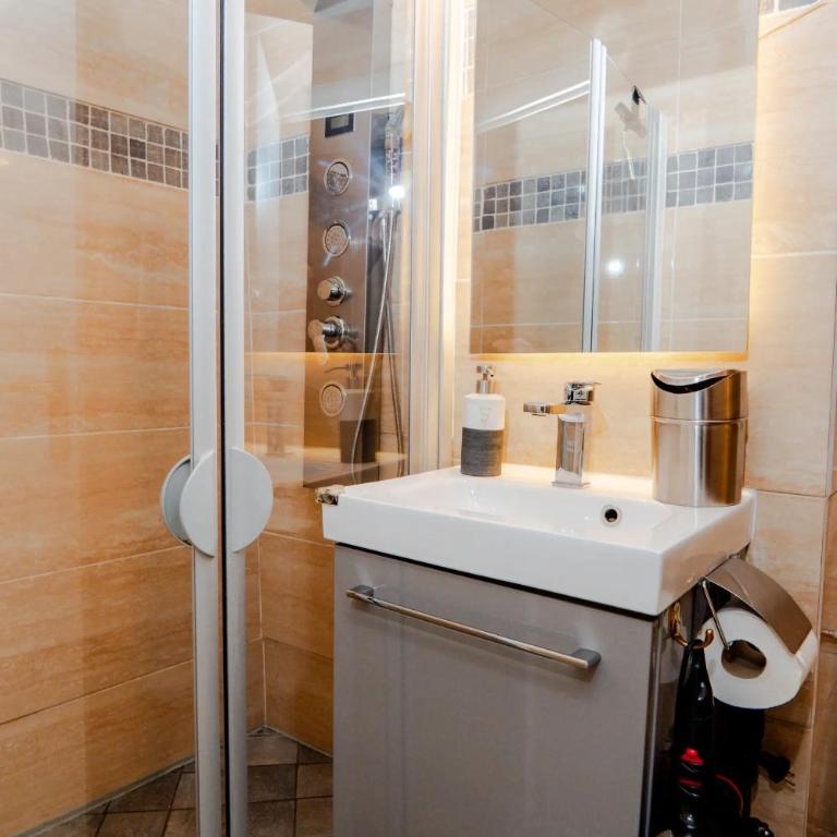 Loge du Vieux Lyon Chambre d'hôtes - Chambre Double Deluxe (2 Adultes + 1 Enfant) - 2