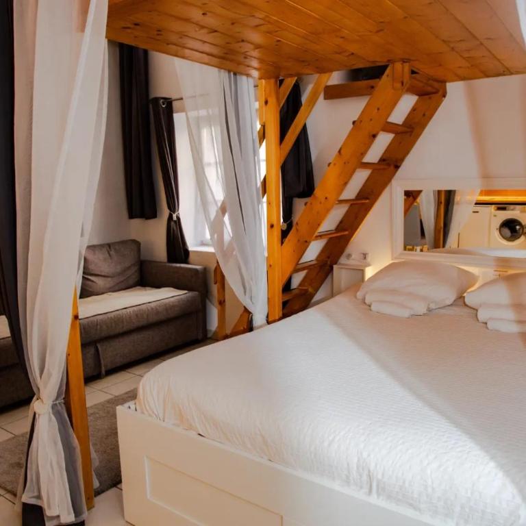 Loge du Vieux Lyon Chambre d'hôtes - Chambre Double Deluxe (2 Adultes + 1 Enfant) - 4