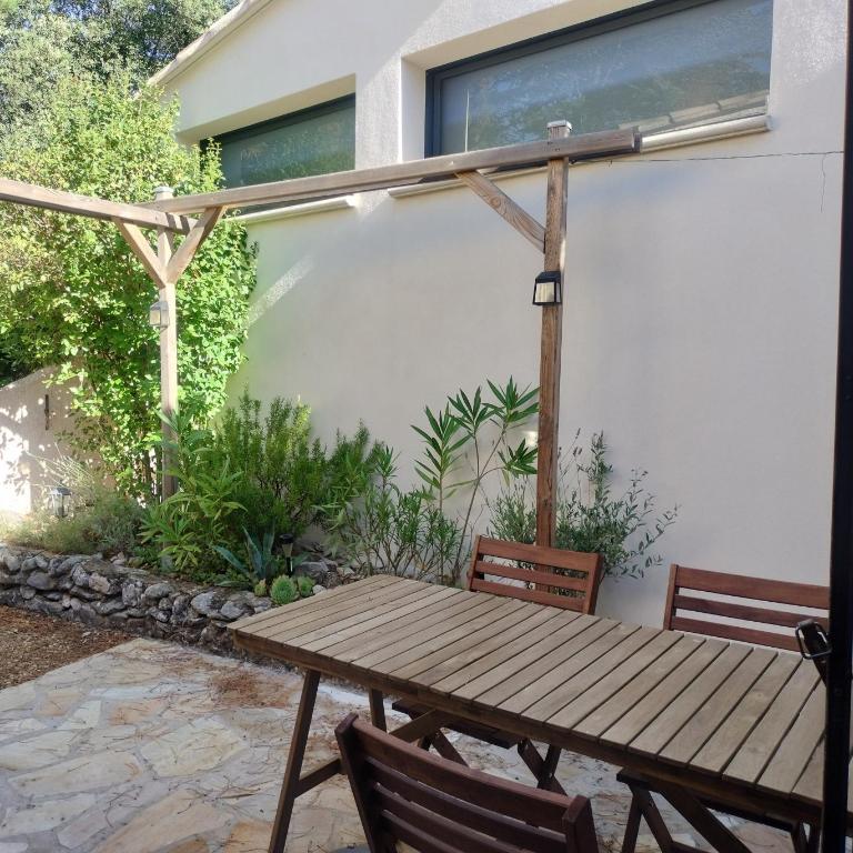 Maisonnette au pied du Mont Ventoux dans hameau naturiste - Maison 2 Chambres - 1