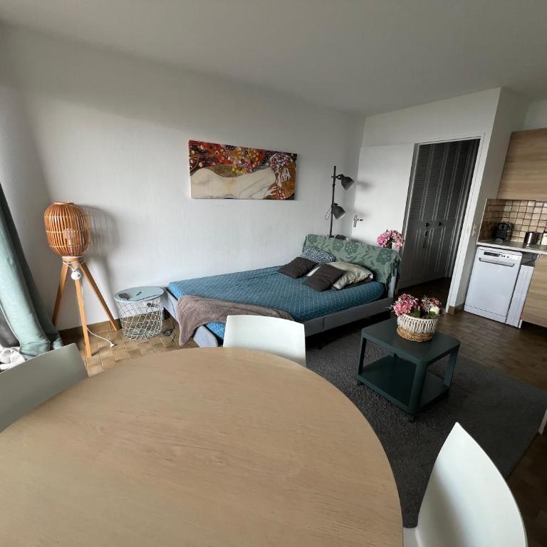 Studio rénové avec vue magique - Appartement - Vue sur Mer - 12