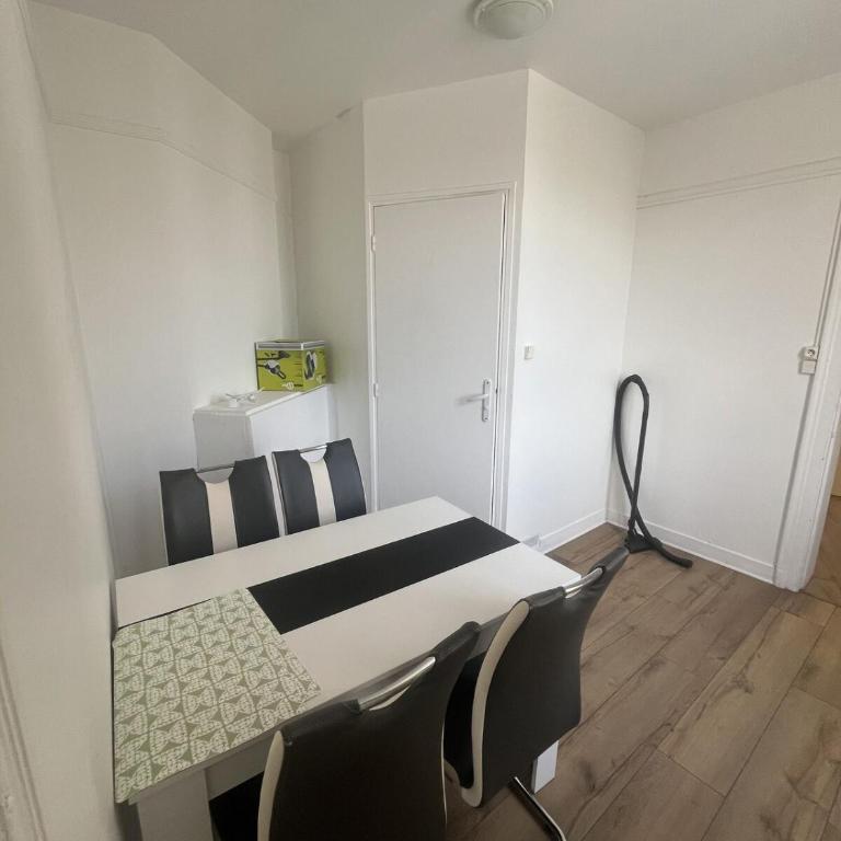 3ème- 2chambres - proche de la gare - Appartement 2 Chambres - 1