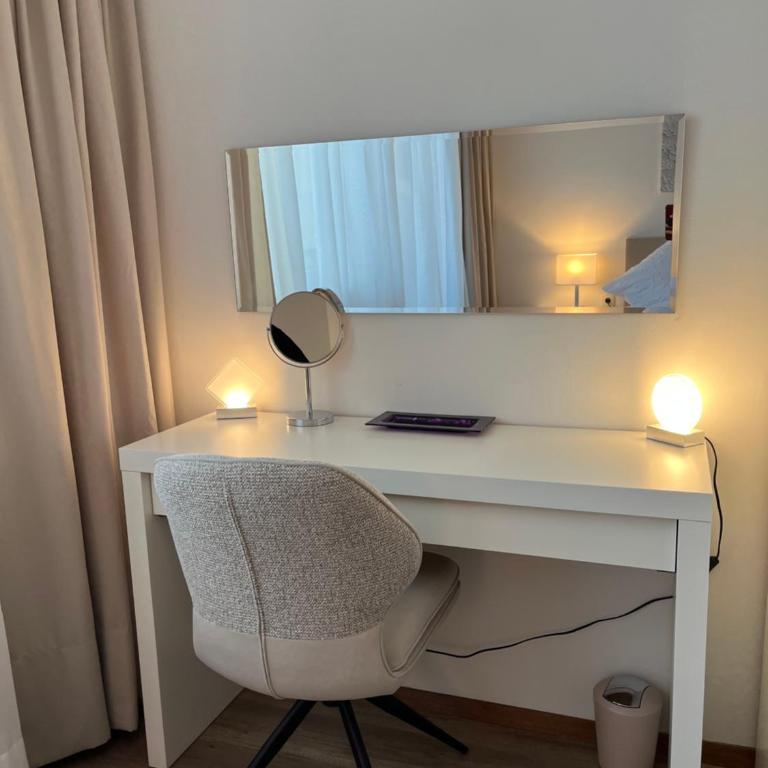 Großzügig geschnittene, helle, schöne Wohnung in Toplage - Two-Bedroom Apartment - 5