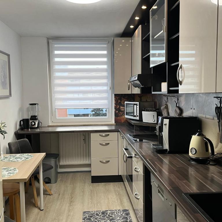 Großzügig geschnittene, helle, schöne Wohnung in Toplage - Two-Bedroom Apartment - 24