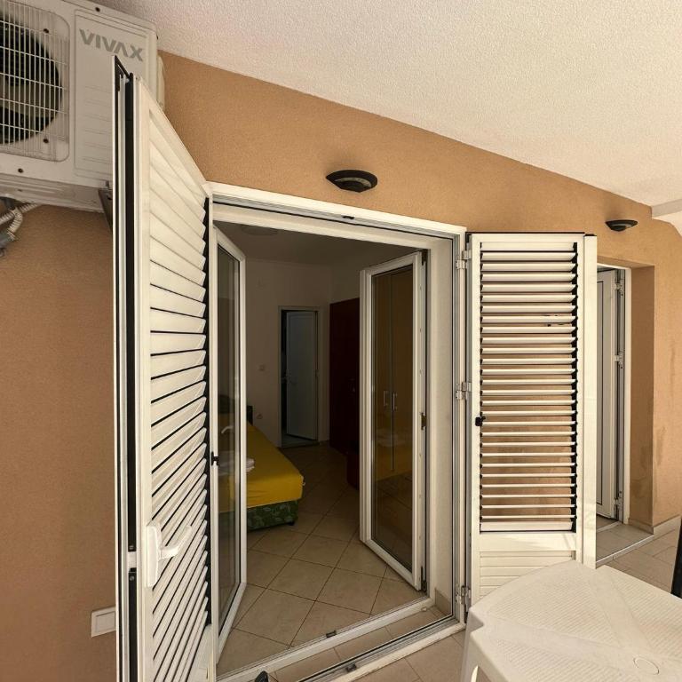 Guest House Mitrovic - Chambre Double avec Terrasse - 8