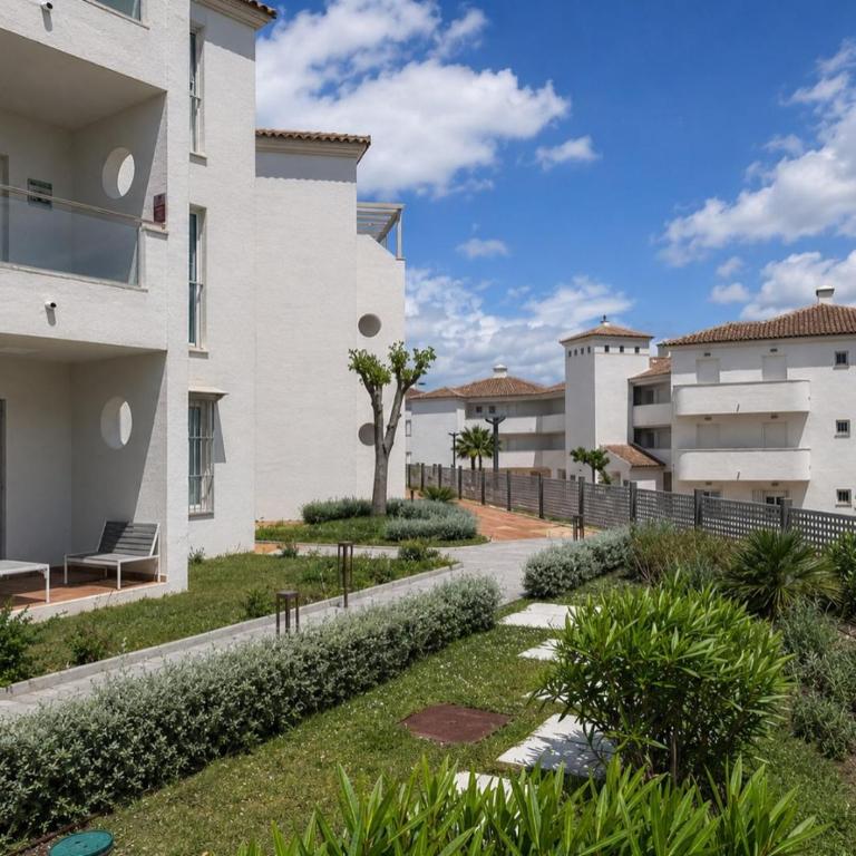 Bright and quiet apartment with a pool - Apartment mit 2 Schlafzimmern - 18