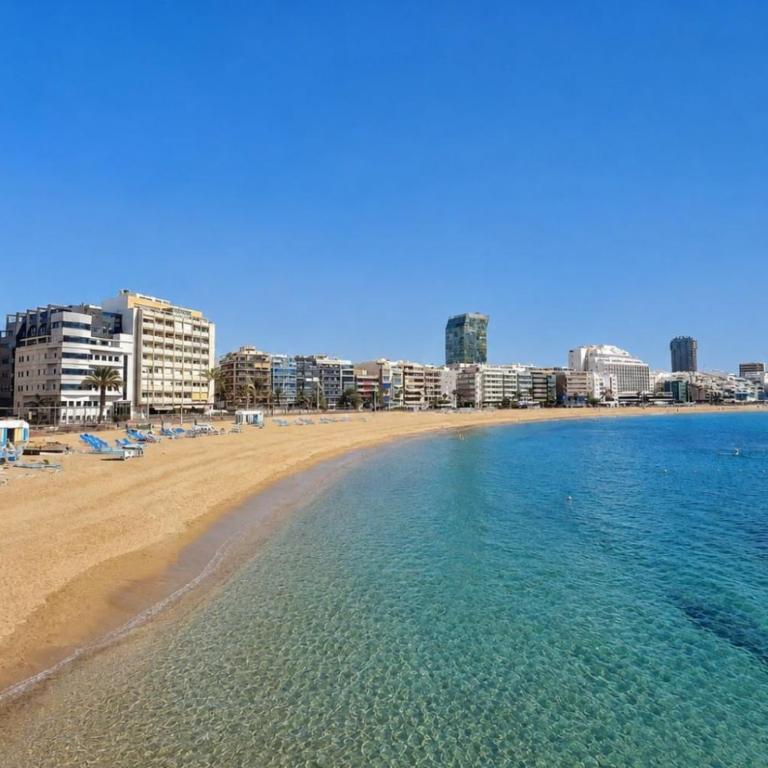 GuestReady - Las Canteras Beach Escape - Apartment - 2