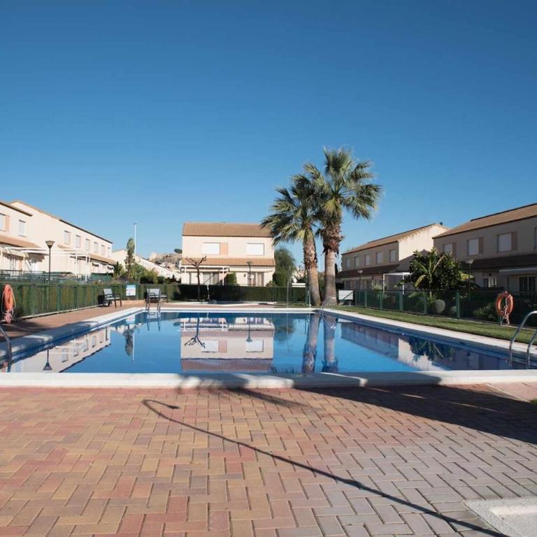 Tu adosado con piscina y pádel en Oropesa 55 - Casa de 3 dormitorios - 1