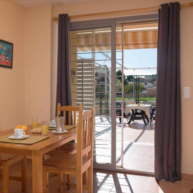 Tu adosado con piscina y pádel en Oropesa 55 - Casa de 3 dormitorios - 10