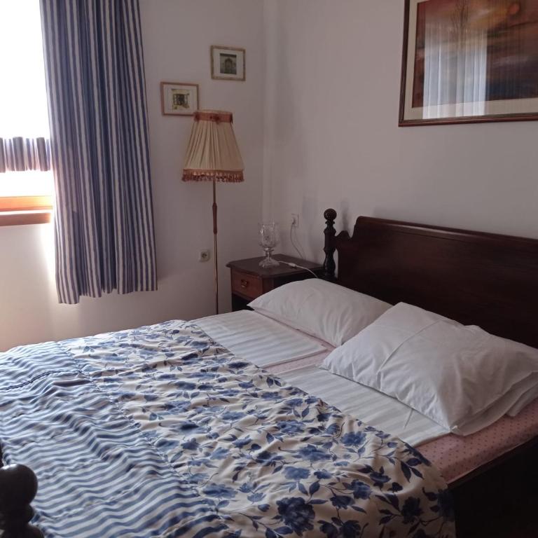 ABAGuesthouse - Dvokrevetna Soba s Bračnim Krevetom s Pogledom na Vrt - 6