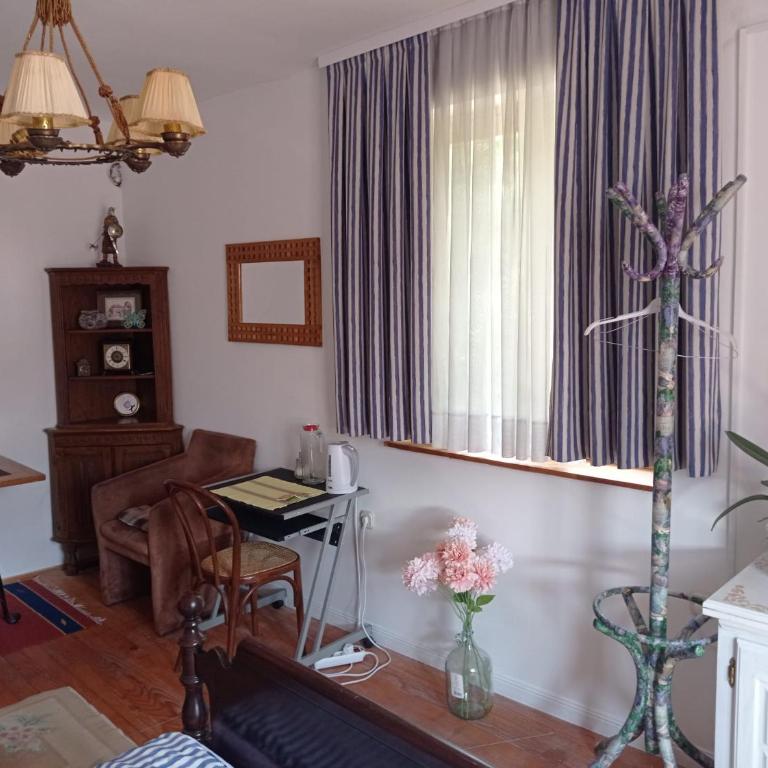ABAGuesthouse - Dvokrevetna Soba s Bračnim Krevetom s Pogledom na Vrt - 8