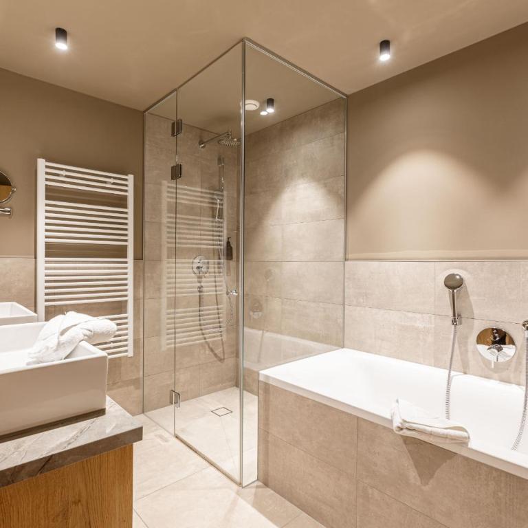 Montafon Suites Schruns by ALPS RESORTS - Deluxe One-Bedroom Apartment - 8